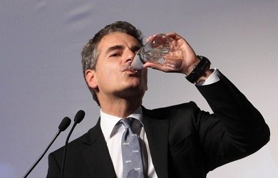 Velasco refuerza ofensiva contra Arenas y perfila liderazgo crítico de la Nueva Mayoría Velasco refuerza ofensiva contra Arenas y perfila liderazgo crítico de la Nueva Mayoría