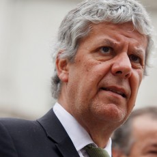 Estudiantes le ponen presión a Eyzaguirre y lo acusan en Contraloría por no investigar lucro Estudiantes le ponen presión a Eyzaguirre y lo acusan en Contraloría por no investigar lucro