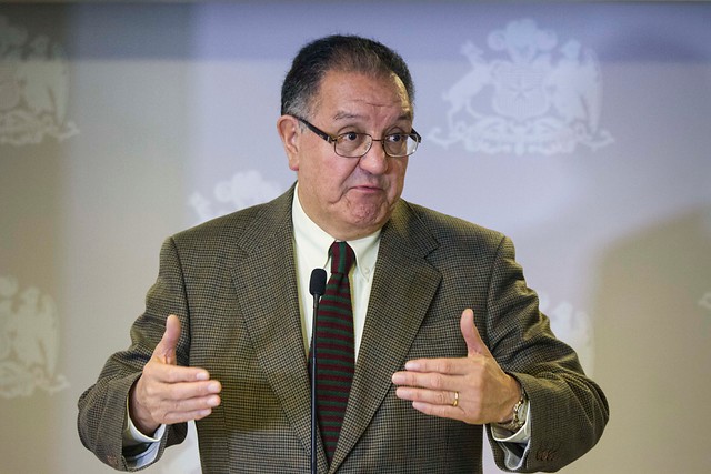 Francisco Huenchumilla explica su polémica frase de ‘quemarse a lo bonzo’ preguntando: “¿Saben lo que es una hipérbole?” Francisco Huenchumilla explica su polémica frase de 'quemarse a lo bonzo' preguntando: