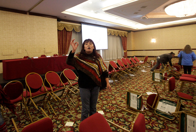 Roxana Miranda encabeza manifestación que irrumpe en seminario del Poder Judicial y Banco Mundial Roxana Miranda encabeza manifestación que irrumpe en seminario del Poder Judicial y Banco Mundial