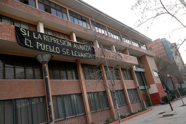 Liceo Darío Salas adhieren a tomas para protestar con la reforma Liceo Darío Salas adhieren a tomas para protestar con la reforma