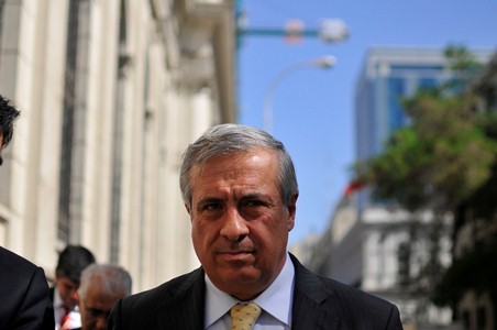 Mañalich pide que lo ataquen a él, pero que no desprestigien el sistema de salud Mañalich pide que lo ataquen a él, pero que no desprestigien el sistema de salud