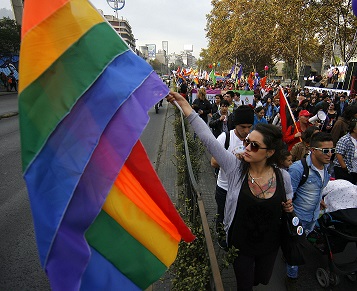 Miles de personas marcharon en el día contra la homofobia