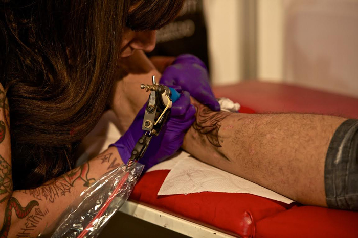 Guarralupe Tattoo, la chica de 1.80 m que se batió a golpes para defender su derecho a tatuar Guarralupe Tattoo, la chica de 1.80 m que se batió a golpes para defender su derecho a tatuar