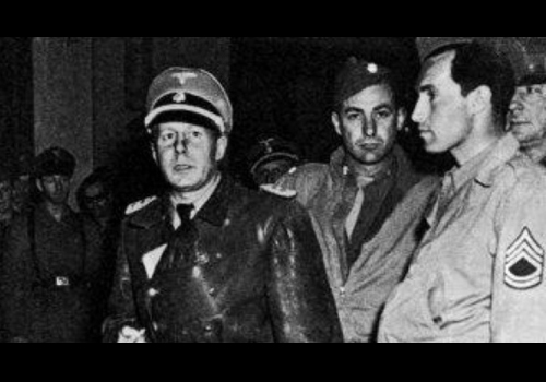 Escritor inglés prepara libro sobre relación entre Pinochet y nazi Walter Rauff