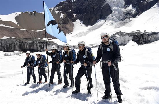 Bachelet cede a presión mediática y anuncia protección de glaciares