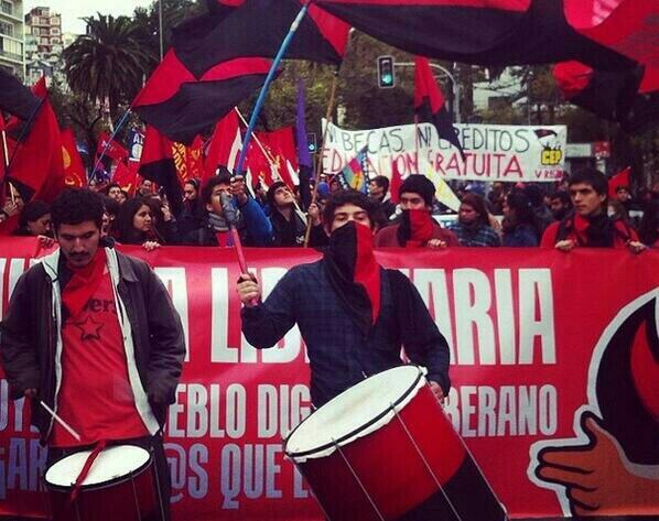 VIDEO: Yerno de Bachelet encabezó marcha de “Estudiantes Libertarios” en Valparaíso VIDEO: Yerno de Bachelet encabezó marcha de
