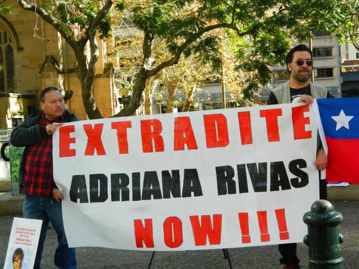 Manifestantes piden en Australia la extradición de colaboradora de Pinochet Manifestantes piden en Australia la extradición de colaboradora de Pinochet