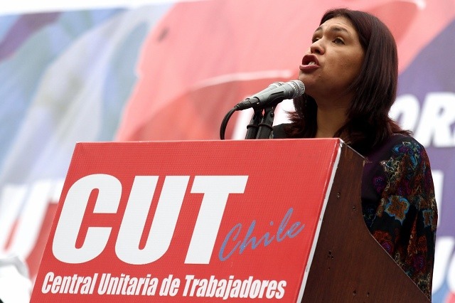CUT asegura estar 70% de acuerdo con el gobierno en reajuste al salario mínimo CUT asegura estar 70% de acuerdo con el gobierno en reajuste al salario mínimo
