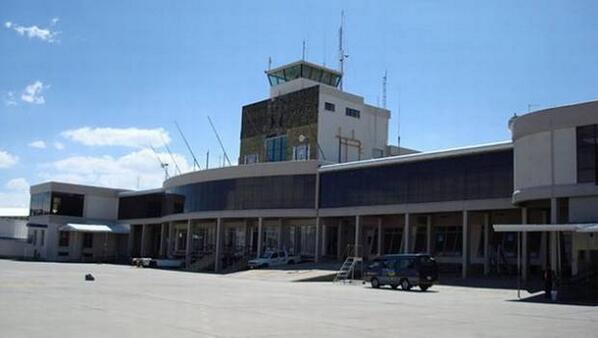 Hombre apuñala al menos siete personas en aeropuerto de La Paz