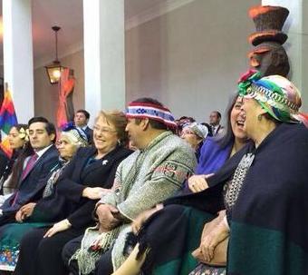 Bachelet da señal política y apunta a incorporar a pueblo indígena al Parlamento tras dichos de Huenchumilla Bachelet da señal política y apunta a incorporar a pueblo indígena al Parlamento tras dichos de Huenchumilla