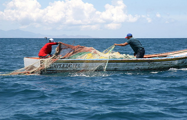 Pescadores artesanales denunciaron aparición de “mancha jabonosa” en la bahía de Quintero Pescadores artesanales denunciaron aparición de