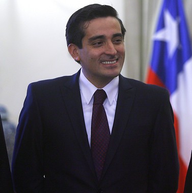 Peñailillo: el único ministro que cuenta con visto bueno de la Contraloría tras su nombramiento Peñailillo: el único ministro que cuenta con visto bueno de la Contraloría tras su nombramiento