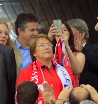Presidenta Bachelet dedicó triunfo de Chile a familias que “lo han pasado más mal en el país” Presidenta Bachelet dedicó triunfo de Chile a familias que