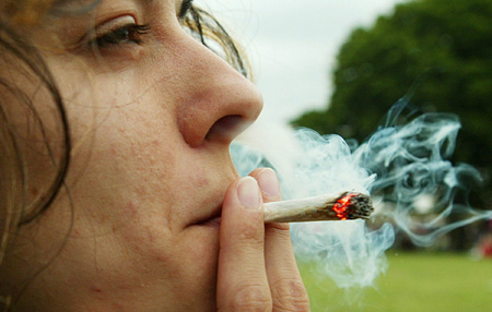Colegio admite que estudiantes consumen drogas y lanza campaña para evitar daños Colegio admite que estudiantes consumen drogas y lanza campaña para evitar daños