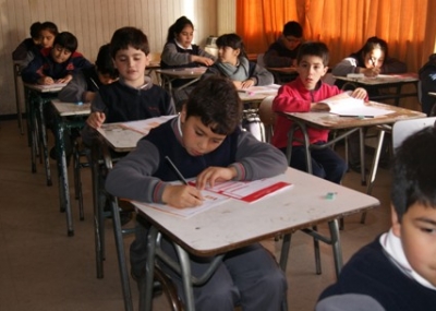 Mineduc revela que 5% de los escolares reprobó en 2013 y que los promedios más bajos fueron en las escuelas públicas Mineduc revela que 5% de los escolares reprobó en 2013 y que los promedios más bajos fueron en las escuelas públicas