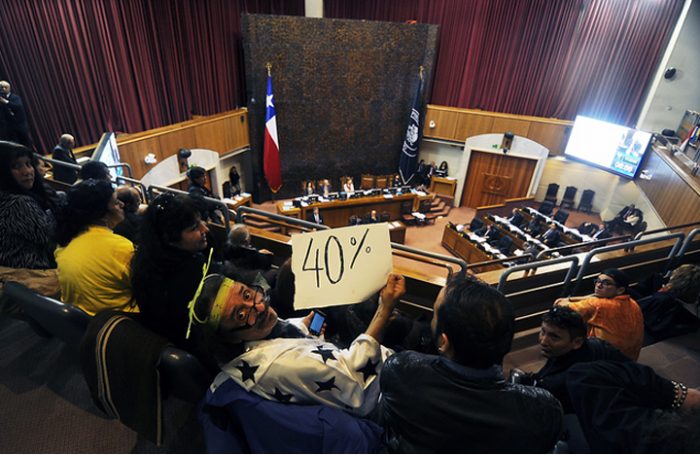 Músicos triunfan en el Senado tras aprobación del proyecto que obliga a las radios a programar 20% de música chilena Músicos triunfan en el Senado tras aprobación del proyecto que obliga a las radios a programar 20% de música chilena