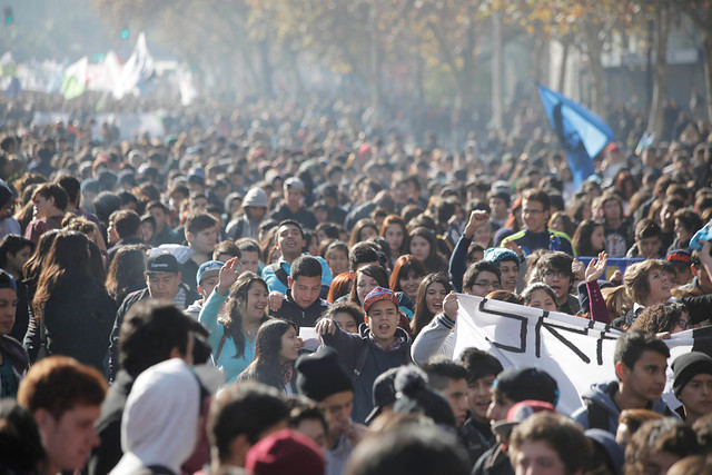 Estudiantes vuelven a la calle y advierten que reforma educacional no termina con la segregación escolar Estudiantes vuelven a la calle y advierten que reforma educacional no termina con la segregación escolar