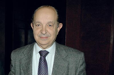 Inhabilitan candidatura de Roberto Nahum a reeleción como decano de Derecho de la U. de Chile Inhabilitan candidatura de Roberto Nahum a reeleción como decano de Derecho de la U. de Chile