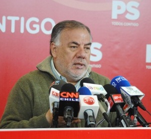 Osvaldo Andrade (PS): “Intendente Huenchumilla está generando las condiciones para avanzar en la paz social con justicia” Osvaldo Andrade (PS): “Intendente Huenchumilla está generando las condiciones para avanzar en la paz social con justicia”