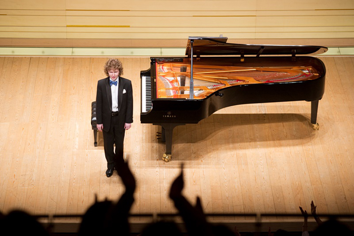 Concierto gratuito del pianista Nikolay Khozyainov en Teatro Universidad Mayor, 6 de julio. Concierto gratuito del pianista Nikolay Khozyainov en Teatro Universidad Mayor, 6 de julio.