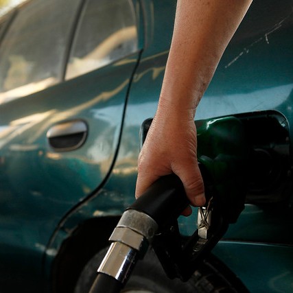  Gasolinas bajarían $11 y diesel se mantendría en niveles actuales