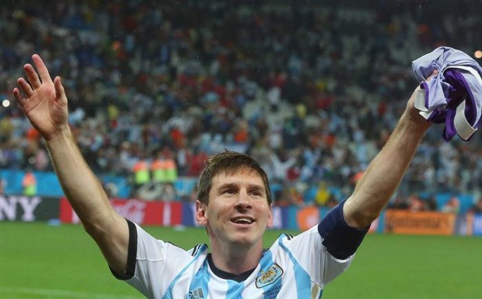 Messi, a 90 minutos de emular a Maradona como campeón del mundo Messi, a 90 minutos de emular a Maradona como campeón del mundo