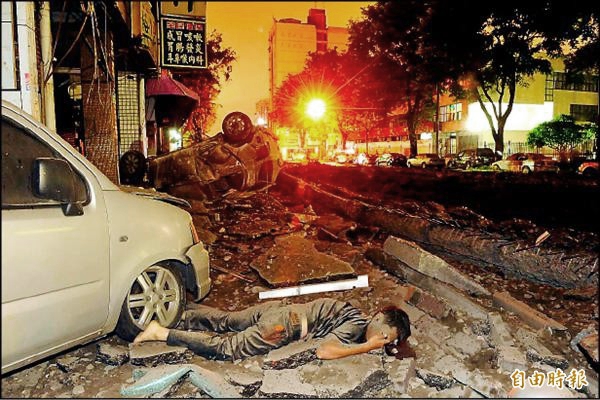 Al menos 20 muertos y 270 heridos por explosión de gas en el sur de Taiwán Al menos 20 muertos y 270 heridos por explosión de gas en el sur de Taiwán
