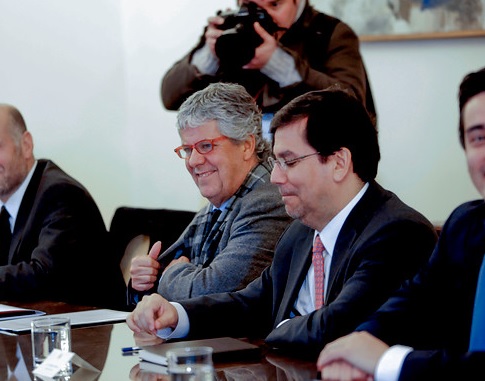 ¡No pasarán! ¡No pasarán!