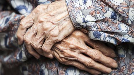 Un nuevo trato hacia las personas mayores Un nuevo trato hacia las personas mayores