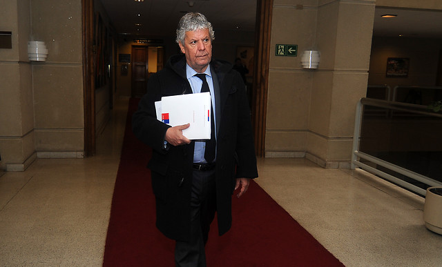 Comisión de Educación aprueba indicación que elimina lucro en las ATE pese a oposición de Eyzaguirre Comisión de Educación aprueba indicación que elimina lucro en las ATE pese a oposición de Eyzaguirre