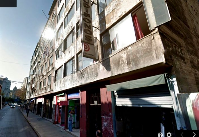 Fatal accidente en el centro de Santiago: entró a ascensor que no había llegado y cayó desde el 8°piso Fatal accidente en el centro de Santiago: entró a ascensor que no había llegado y cayó desde el 8°piso