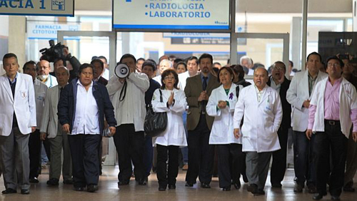 ¿Por qué faltan médicos en Chile? ¿Por qué faltan médicos en Chile?