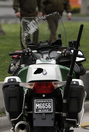 Muere motociclista de Carabineros que fue rescatado en helicóptero tras sufrir accidente en Plaza Italia Muere motociclista de Carabineros que fue rescatado en helicóptero tras sufrir accidente en Plaza Italia