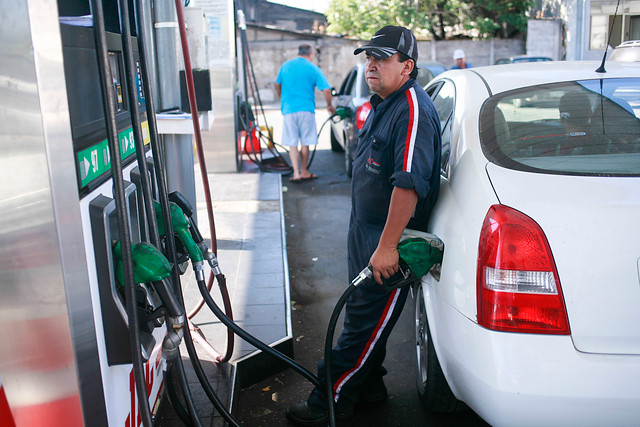 Gasolina de 97 octanos baja casi 6 pesos por litro este jueves