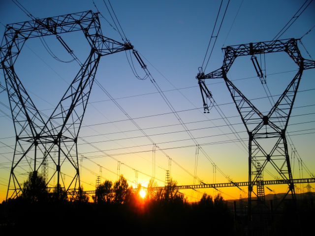 Pequeños y medianos generadores de energía presentan alternativas a nueva ley de licitaciones
