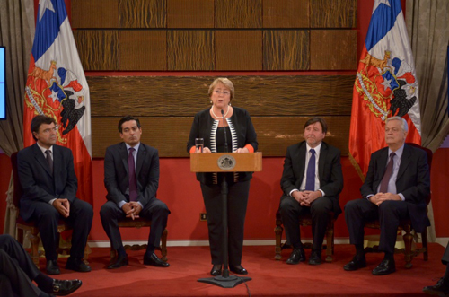 Un nuevo Estado para Chile: descentralizado y regionalizado Un nuevo Estado para Chile: descentralizado y regionalizado
