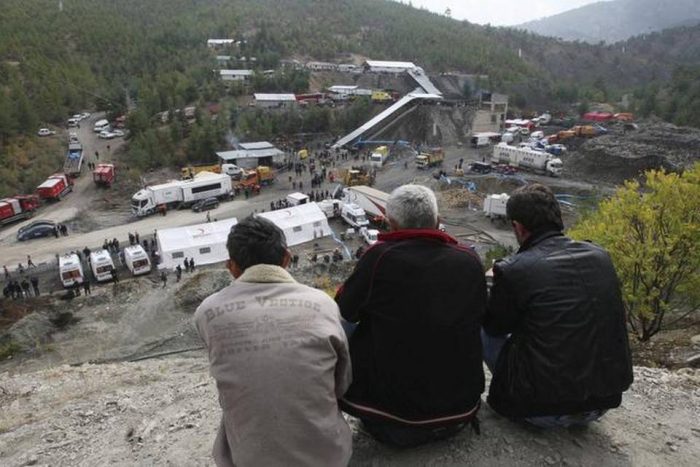 Falta de equipamiento demora los trabajos de rescate de los mineros turcos atrapados Falta de equipamiento demora los trabajos de rescate de los mineros turcos atrapados
