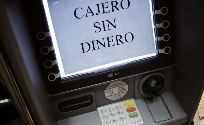 Falta de plata en los cajeros automáticos hace ruido fuera de Chile y desde la banca apuntan a aumento del crimen 