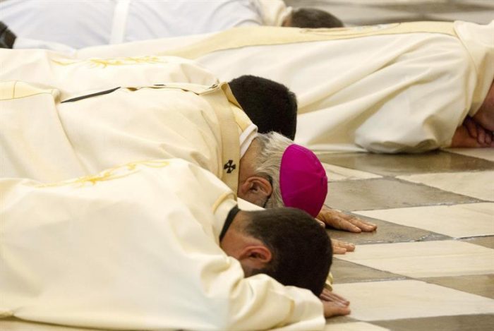 Caen sacerdotes españoles que organizaban orgías donde abusaban de menores de edad Caen sacerdotes españoles que organizaban orgías donde abusaban de menores de edad
