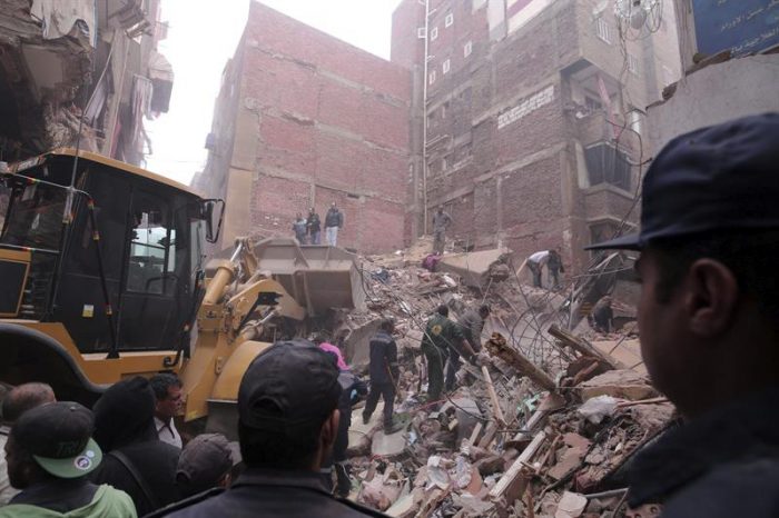 Quince muertos al derrumbarse un edificio en El Cairo Quince muertos al derrumbarse un edificio en El Cairo