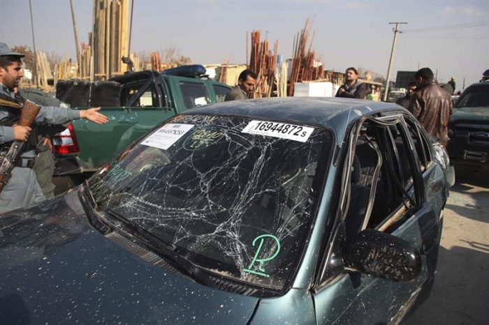 Cinco muertos deja ataque a vehículo diplomático británico en Kabul Cinco muertos deja ataque a vehículo diplomático británico en Kabul