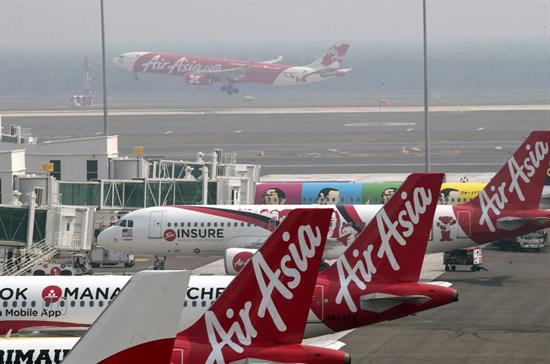 Desaparece avión en Indonesia con 162 personas a bordo