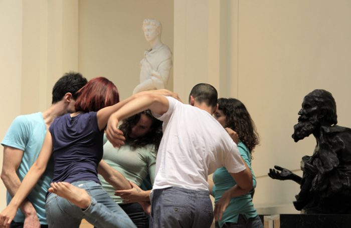 Intervención artística invita a bailar a los visitantes del Museo Nacional de Bellas Artes Intervención artística invita a bailar a los visitantes del Museo Nacional de Bellas Artes