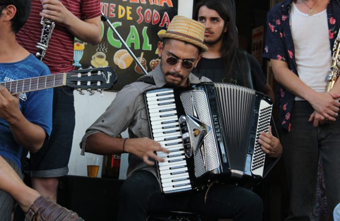 El jazz gitano se tomó las calles en la Fiesta del Roto Chileno El jazz gitano se tomó las calles en la Fiesta del Roto Chileno
