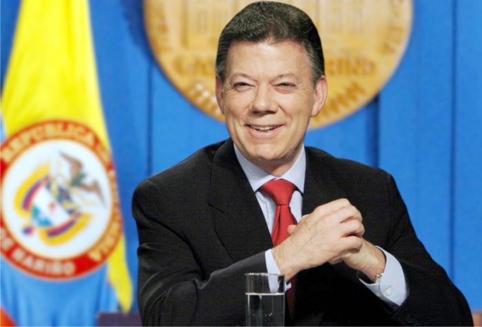 Santos dice al votar que el plebiscito puede cambiar la historia de Colombia Santos dice al votar que el plebiscito puede cambiar la historia de Colombia