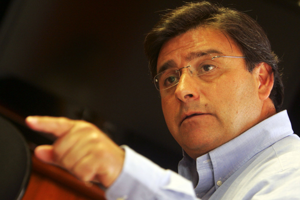 Alcalde Olavarría rompe estrategia UDI y pide directiva de transición para el partido