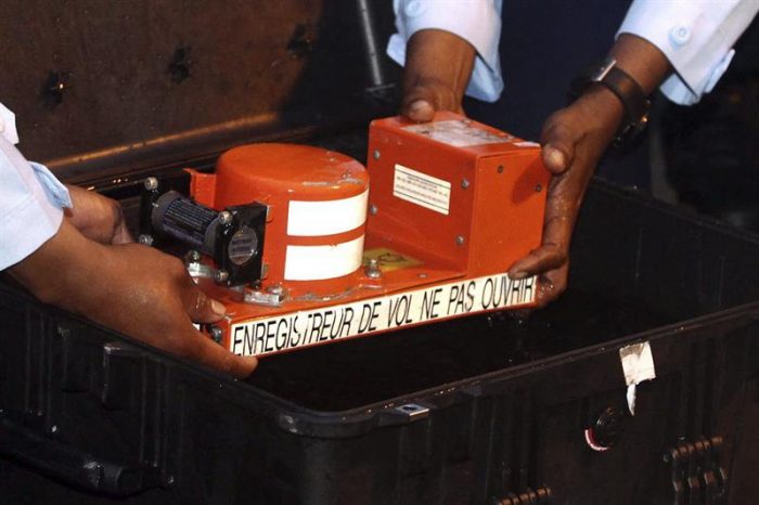 Recuperan la segunda caja negra del avión de AirAsia