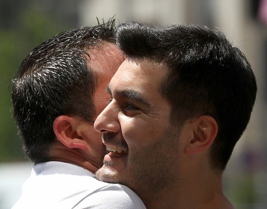 Organizaciones de diversidad sexual festejan despacho a ley de proyecto que crea el Acuerdo de Unión Civil Organizaciones de diversidad sexual festejan despacho a ley de proyecto que crea el Acuerdo de Unión Civil