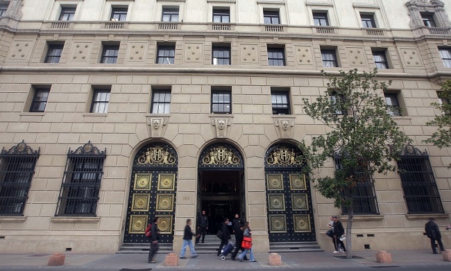 Anuncio de emisión de Hacienda y nueva baja en expectativas de crecimiento golpea al peso Anuncio de emisión de Hacienda y nueva baja en expectativas de crecimiento golpea al peso